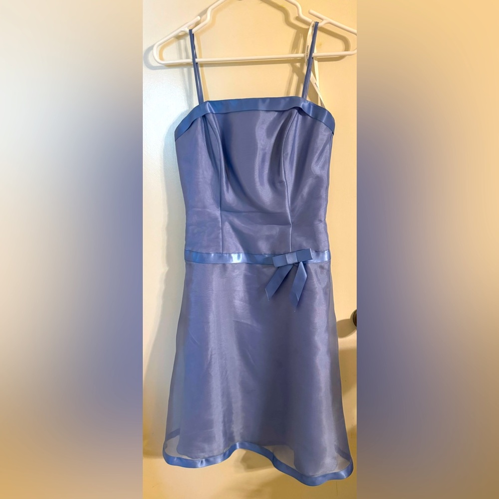 Elegant Blue Strapless Dress with Bow